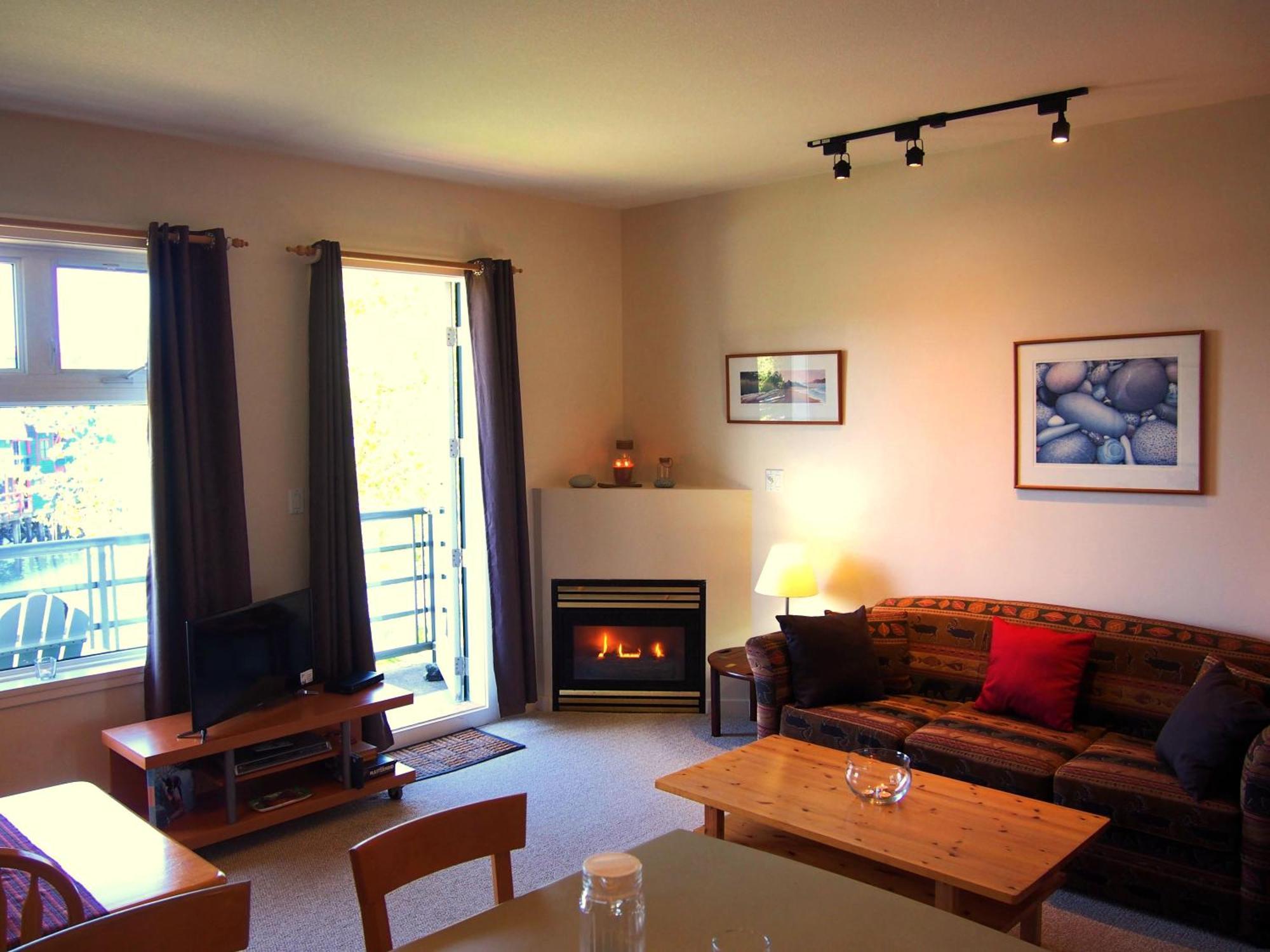 Island Village Properties At Fred Tibbs Tofino Exterior photo